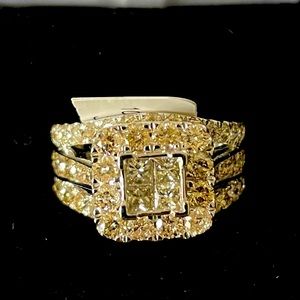 3.25 carat REAL DIAMOND engagement/ anniversary ring! NEVER WORN.